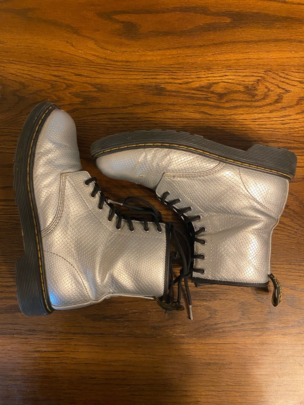 Dr Martens Silver Scale 8 Eye Zipper Boots size 6